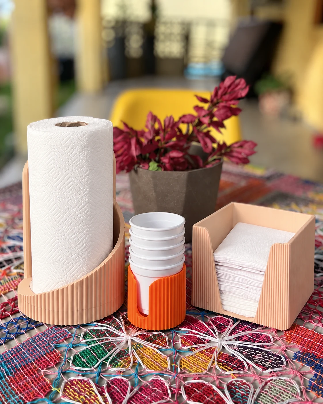 Organizadores para papel, guardanapos e copos na varanda